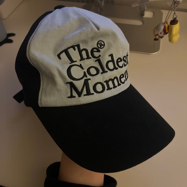 더콜디스트모먼트 캡모자