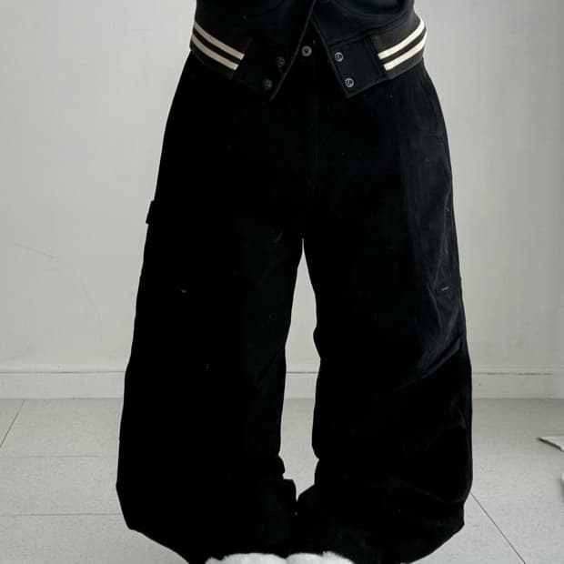 인사일런스 블랙 핀턱 팬츠