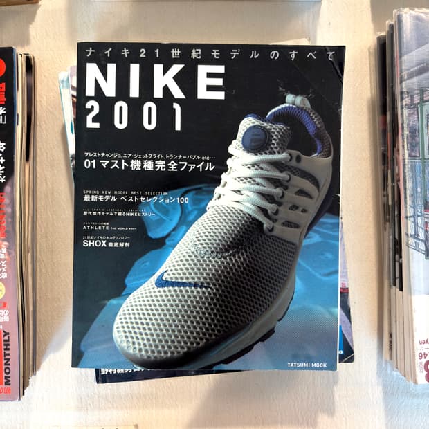 NIKE 2001