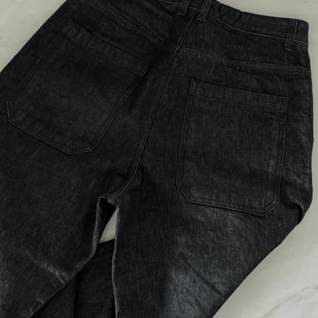One Tuck Curve Denim Pants_Washed Black