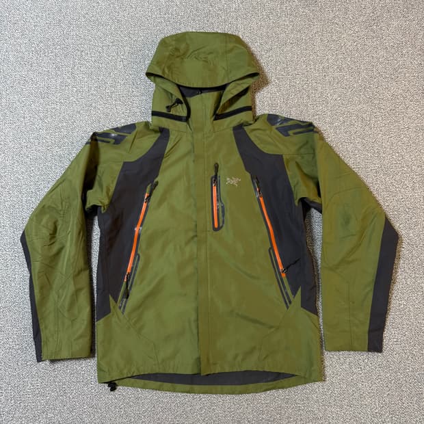 아크테릭스 바람막이 M