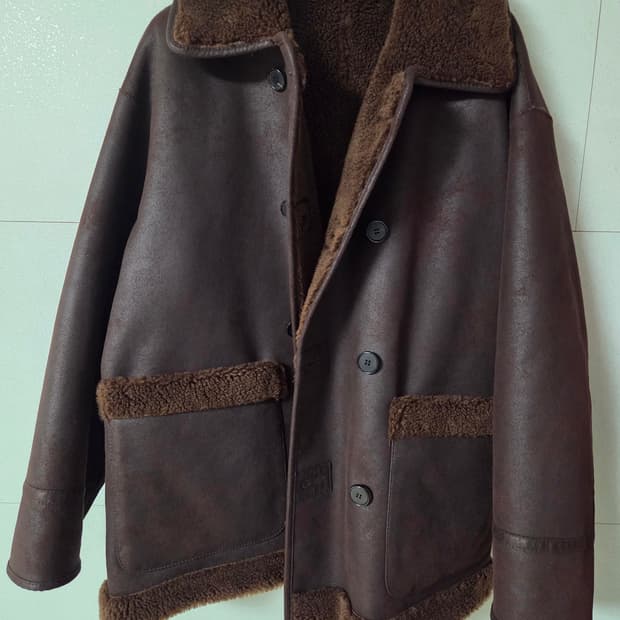 스튜디오 톰보이 리버시블 무스탕 새옷 판매(양면가능. 프리사이즈)