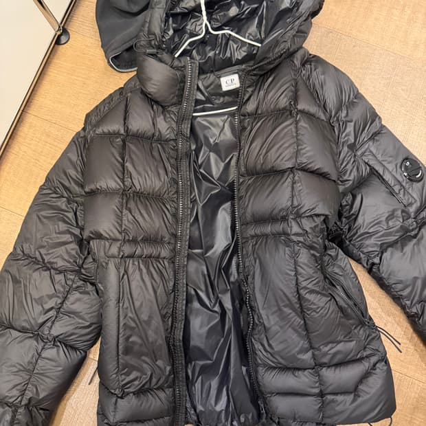 C.P. 컴퍼니 D.D. 쉘 후드 다운 자켓 블랙 - 25FW