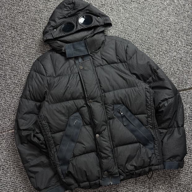 CP컴퍼니 밀레밀리아 고글 덕 다운 패딩 자켓 2497