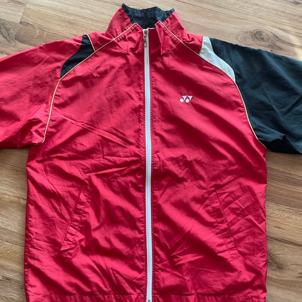 요넥스 바람막이