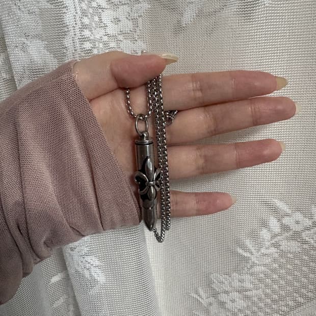 힙무드/써지컬스틸 백합 총알 목걸이