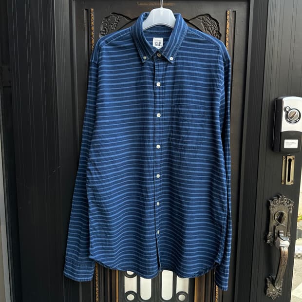 gap blue shirt 