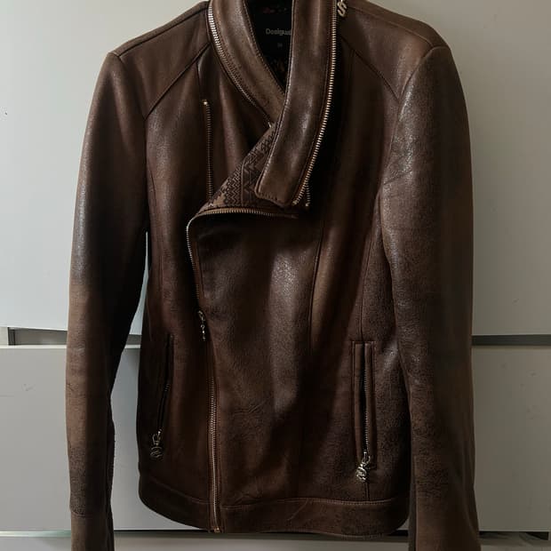 비대칭 스웨이드 레더 자켓