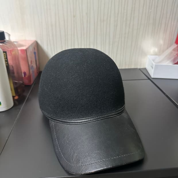 가죽 배색 울 캡 모자 