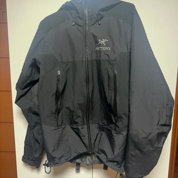 아크테릭스 베타 lt 자켓 블랙 S사이즈 팝니다