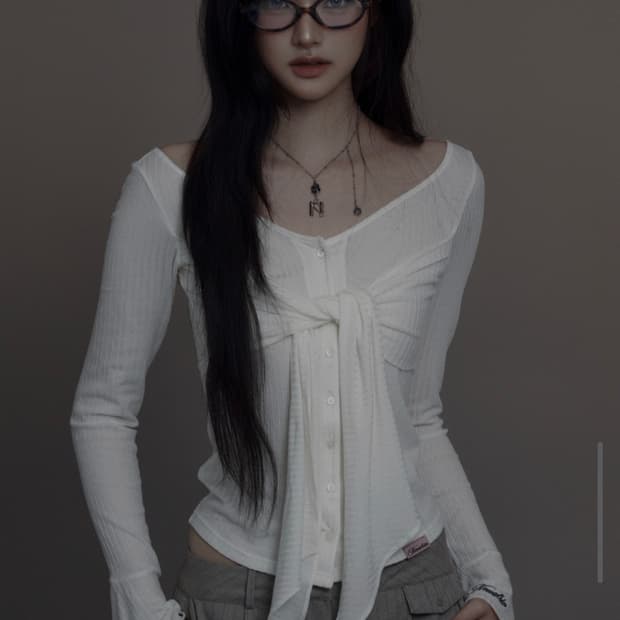 뉴얼린 달링 트위스트 버튼 블라우스 크림 아이보리