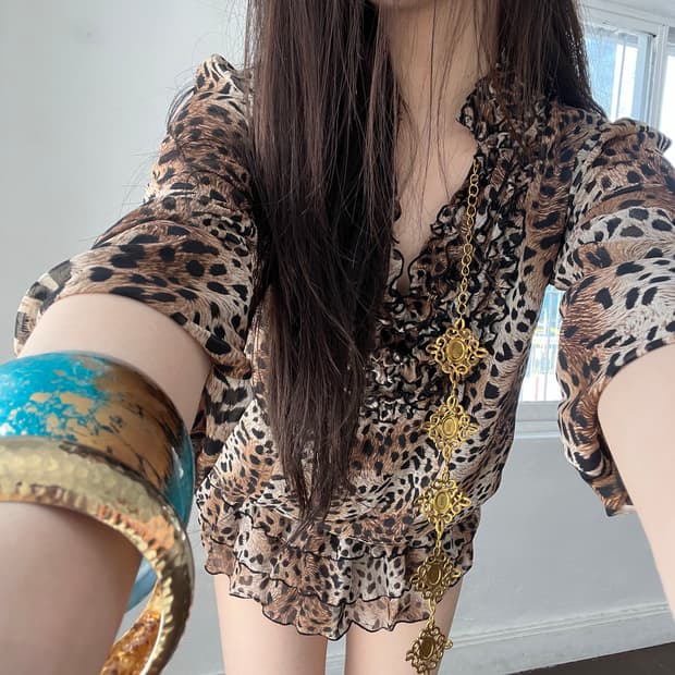 레오파드 프릴 탑