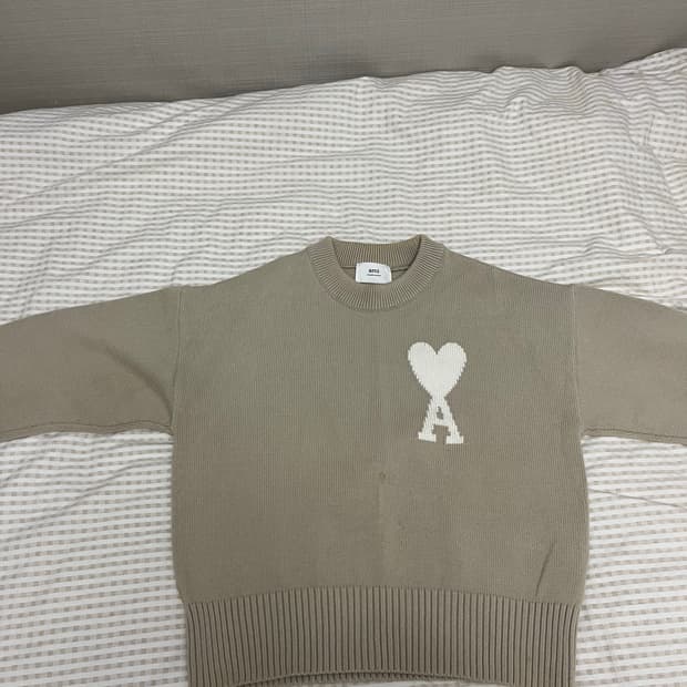 아미 빅 로고 스웨터 베이지 와이트 22ss -L