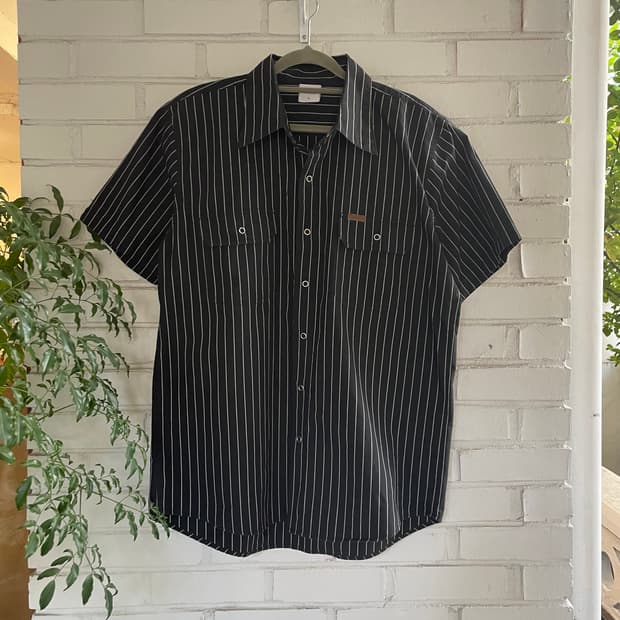 칼하트 스트라이프 반팔 셔츠