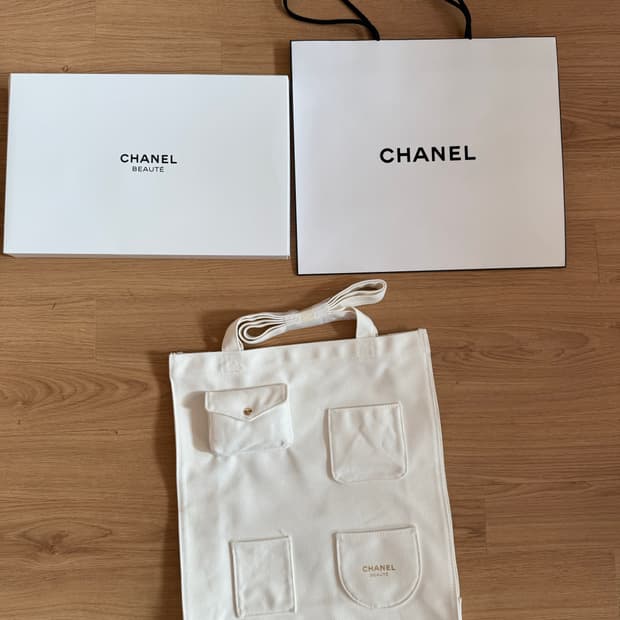샤넬 에코백 새상품