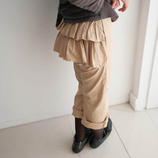 Back frill pants