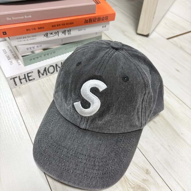 슈프림 피그먼트 s로고 6패널 블랙 캡