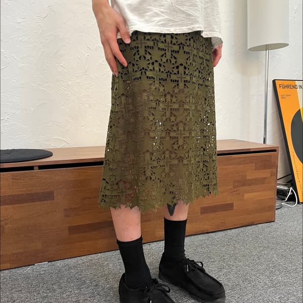 사카이 컷아웃 레이스 미디 스커트