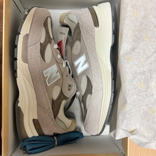 뉴발란스 992 문락 275 새상품 팝니다