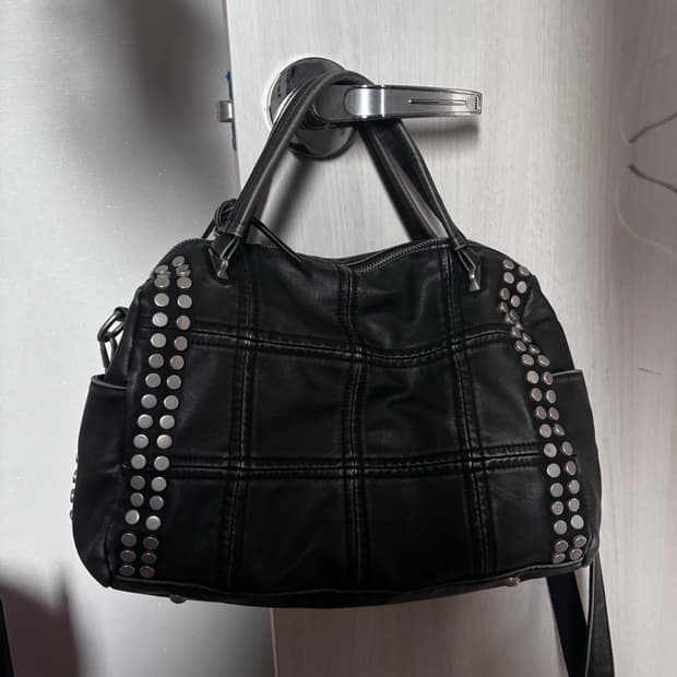 빈티지 스터드 백