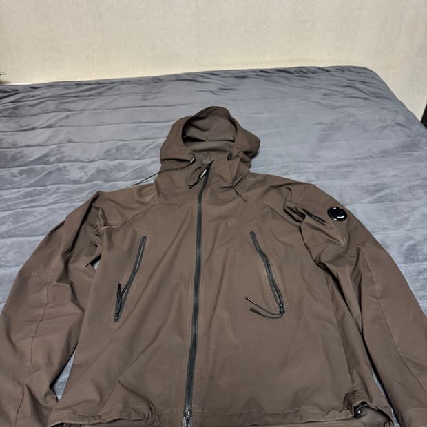 CP컴퍼니 바람막이 eu 50 L사이즈 pro tek