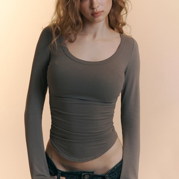 25FW New MOMO Shirring Top 차콜 