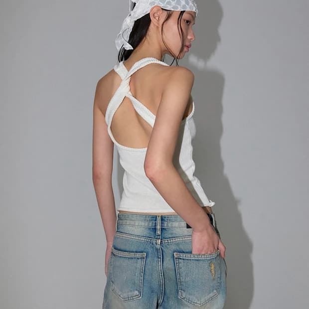 이네기 트위스트 슬리브리스 화이트