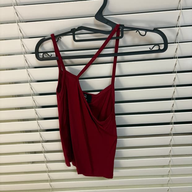 Reor 레드컬러 언발 나시