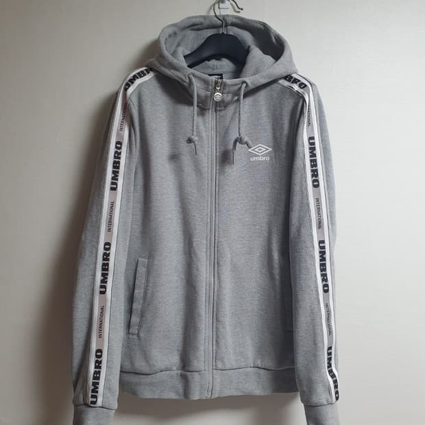 엄브로 뉴 USB 후드 집업 그레이 95