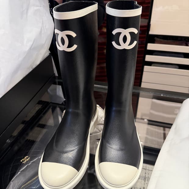 샤넬 레인부츠 