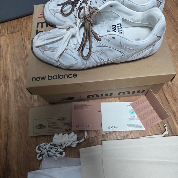 뉴발란스 미우미우