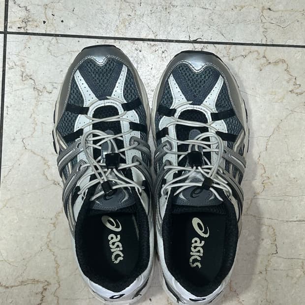 아식스 젤소노마 15-50 언리미티드 스틸그레이