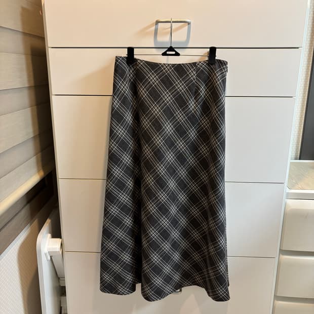 그레이 체크 모직 A라인 롱 스커트