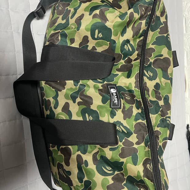 베이프 잡지부록 더플백 카모패턴 S급