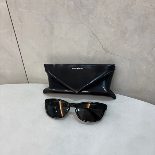젠틀몬스터 RENY 블랙 선글라스