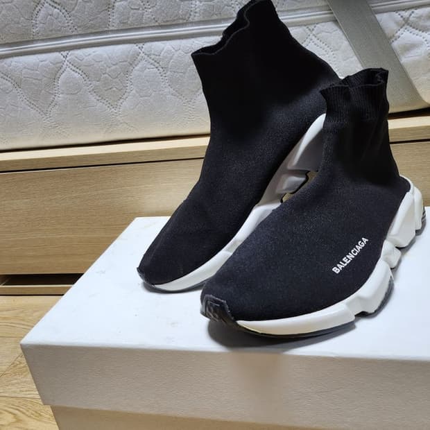 발렌시아가 스피드러너 (260-265mm)