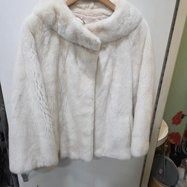 화이트 아이보리 밍크 코트