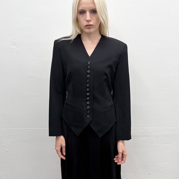 노마 카말리 버튼 디테일 논칼라 블레이저