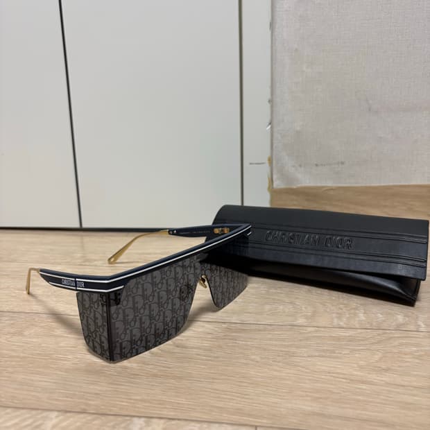 (새상품급, 정품) 디올 오블리크 금장 선글라스 m1u