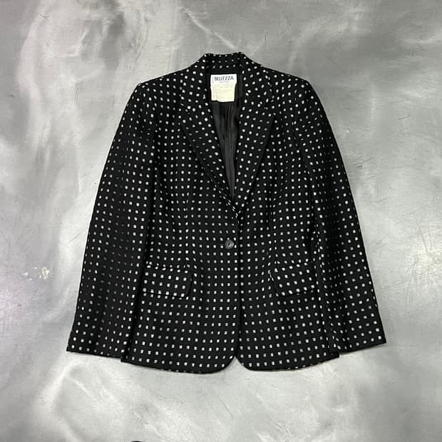  벨레자 펀칭 디테일 블레이저 y14637