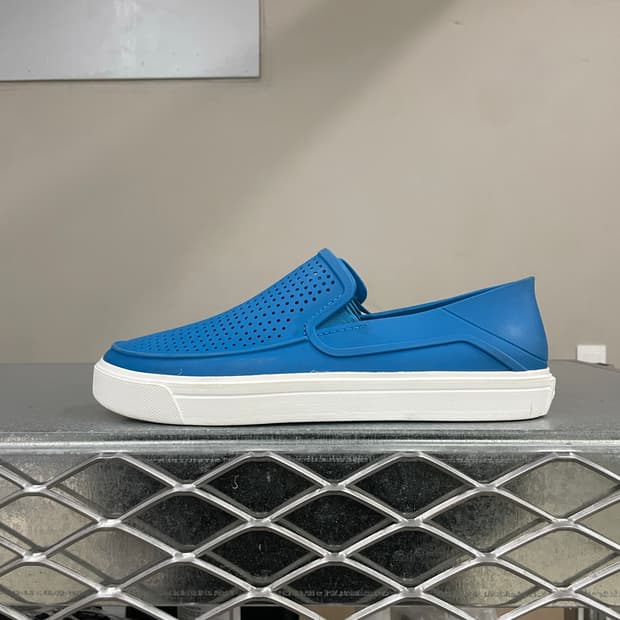 크록스 시티레인 슬립온 270