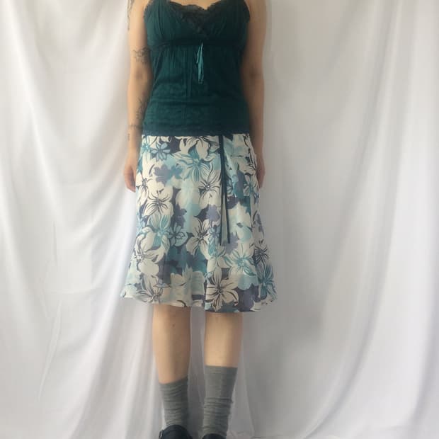Lace trimming sleeveless