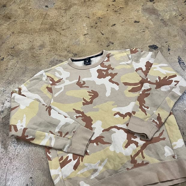 나이키 카모 밀리터리 맨투맨