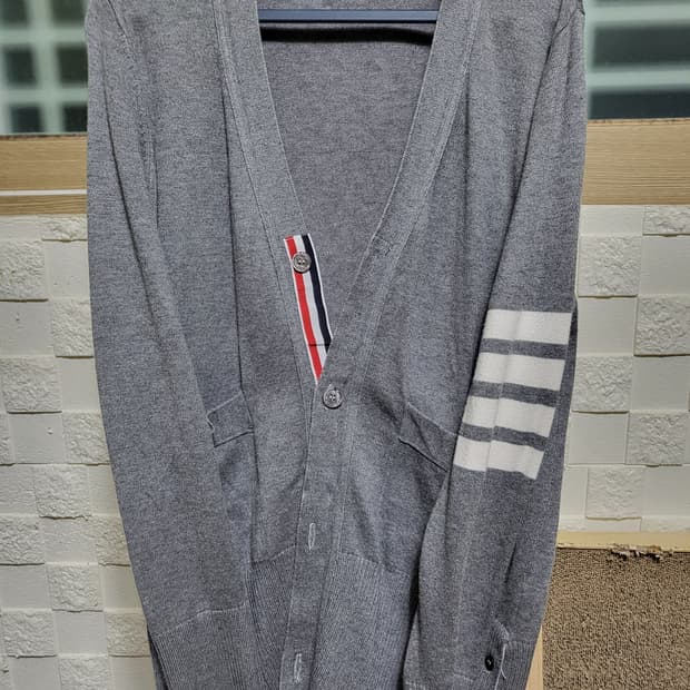 톰브라운 4사이즈 가디건입니다