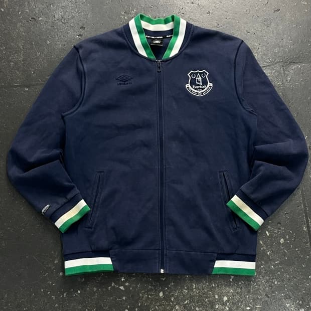 105 엄브로 에버튼 집업