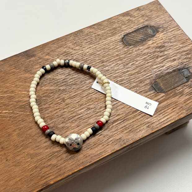 SILVER925 CONCHO & BEAS BRACELET (화이트)