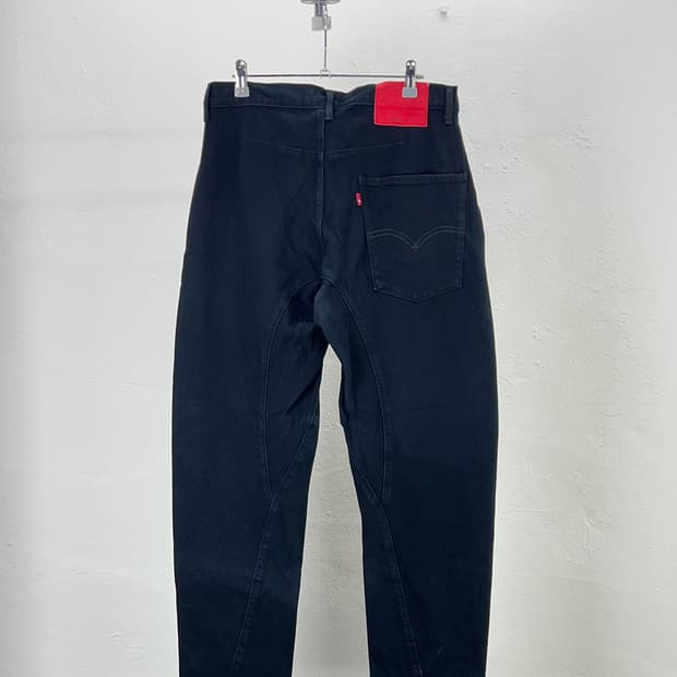 리바이스 엔지니어드 570 버튼 플라이 블랭크 탭 코튼 팬츠