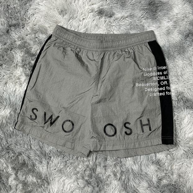 나이키 스우시 우븐 쇼츠
