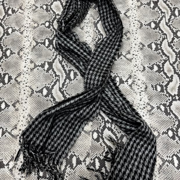 “Vintage” Check Pattern Scarf