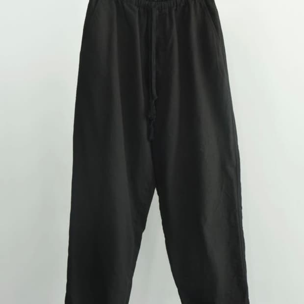 [1] 코모리 26SS 블랙 드릴 테이퍼드 팬츠